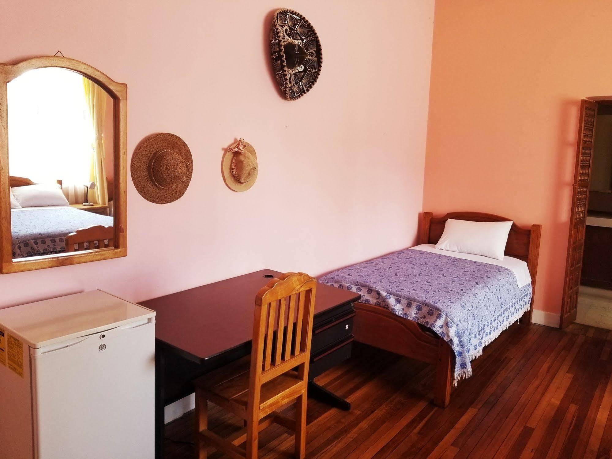 Travellers Inn Quito Bagian luar foto